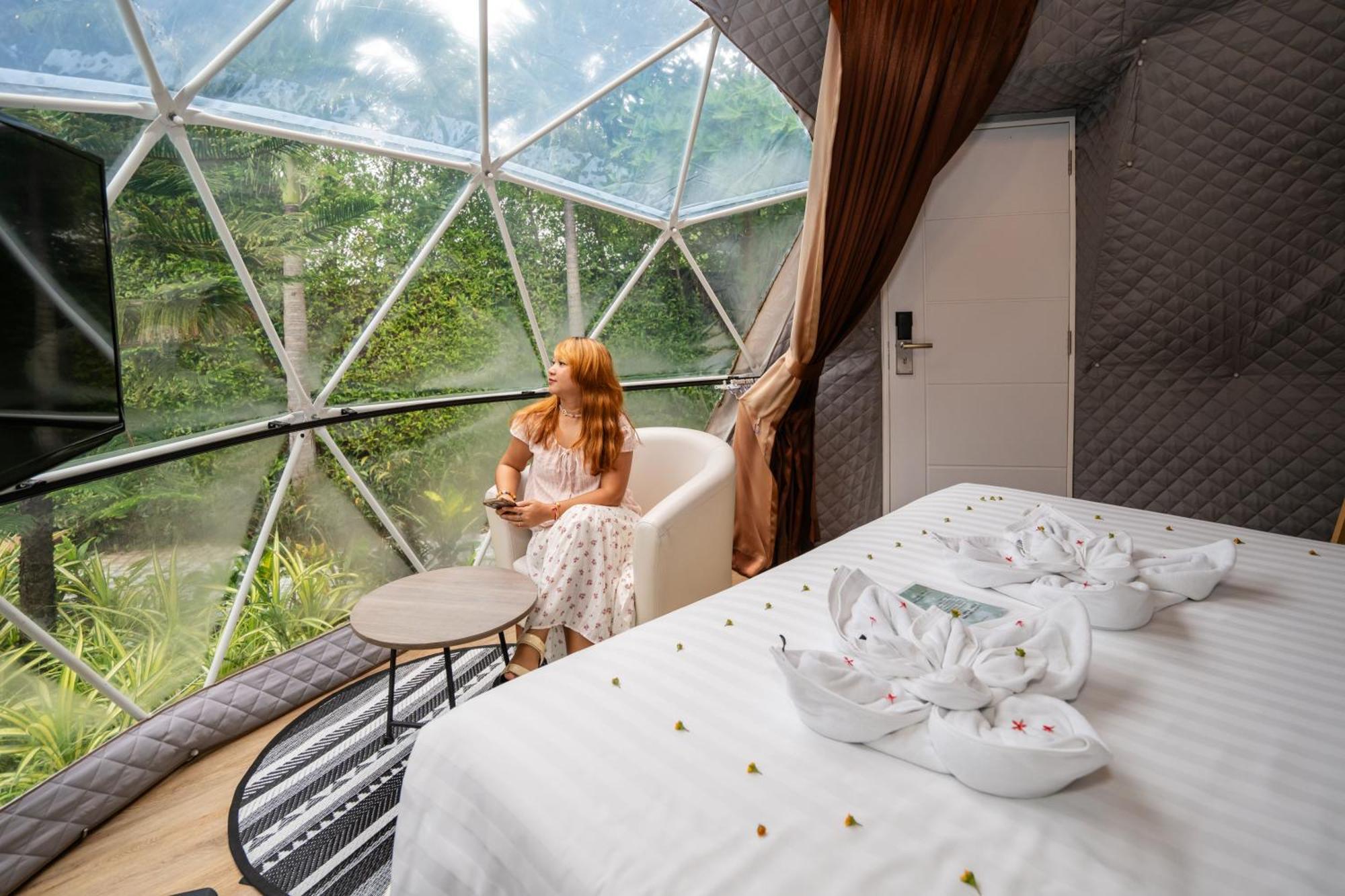 Le Resort&Villas Rawai Esterno foto The interior of a glass dome