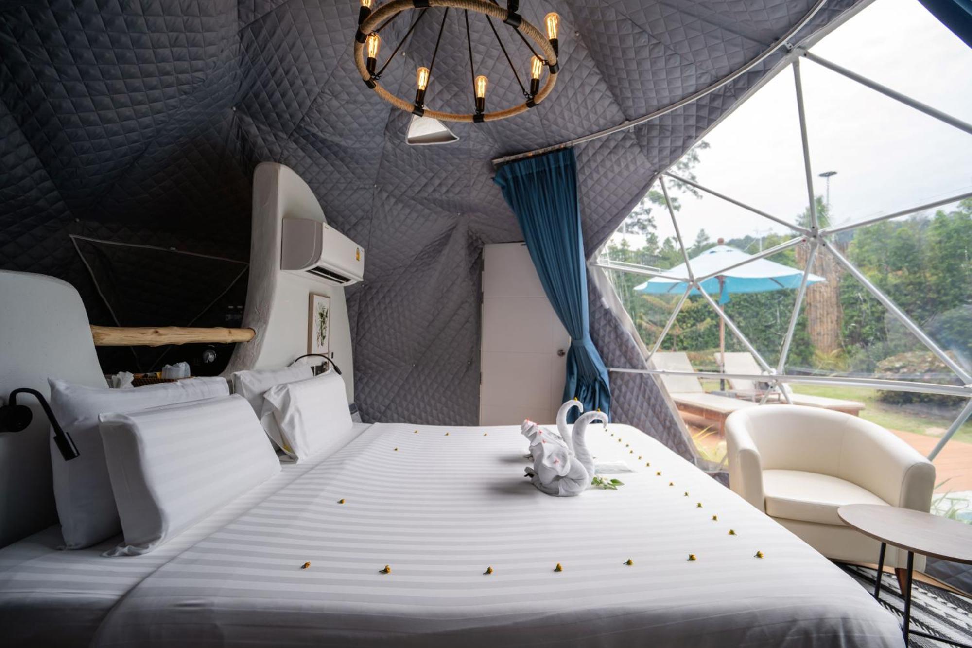 Le Resort&Villas Rawai Esterno foto Interior of a glass dome