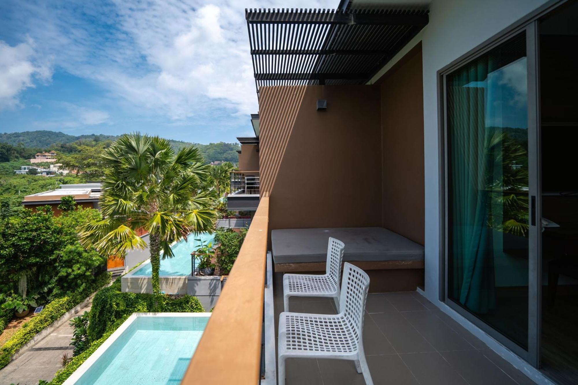 Le Resort&Villas Rawai Esterno foto A balcony with a view of the pool