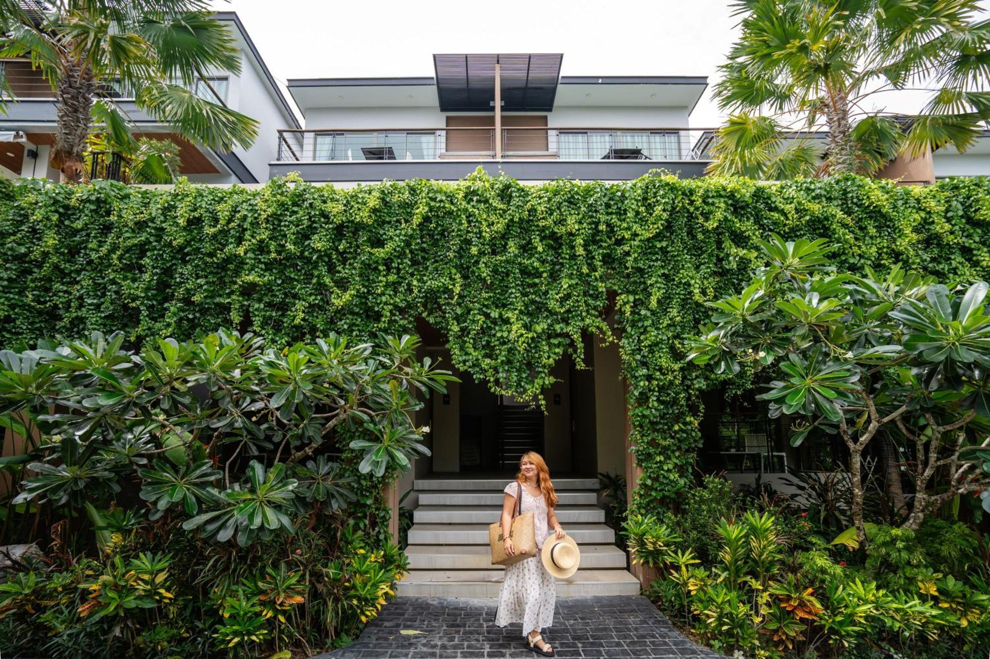 Le Resort&Villas Rawai Esterno foto The hotel's entrance