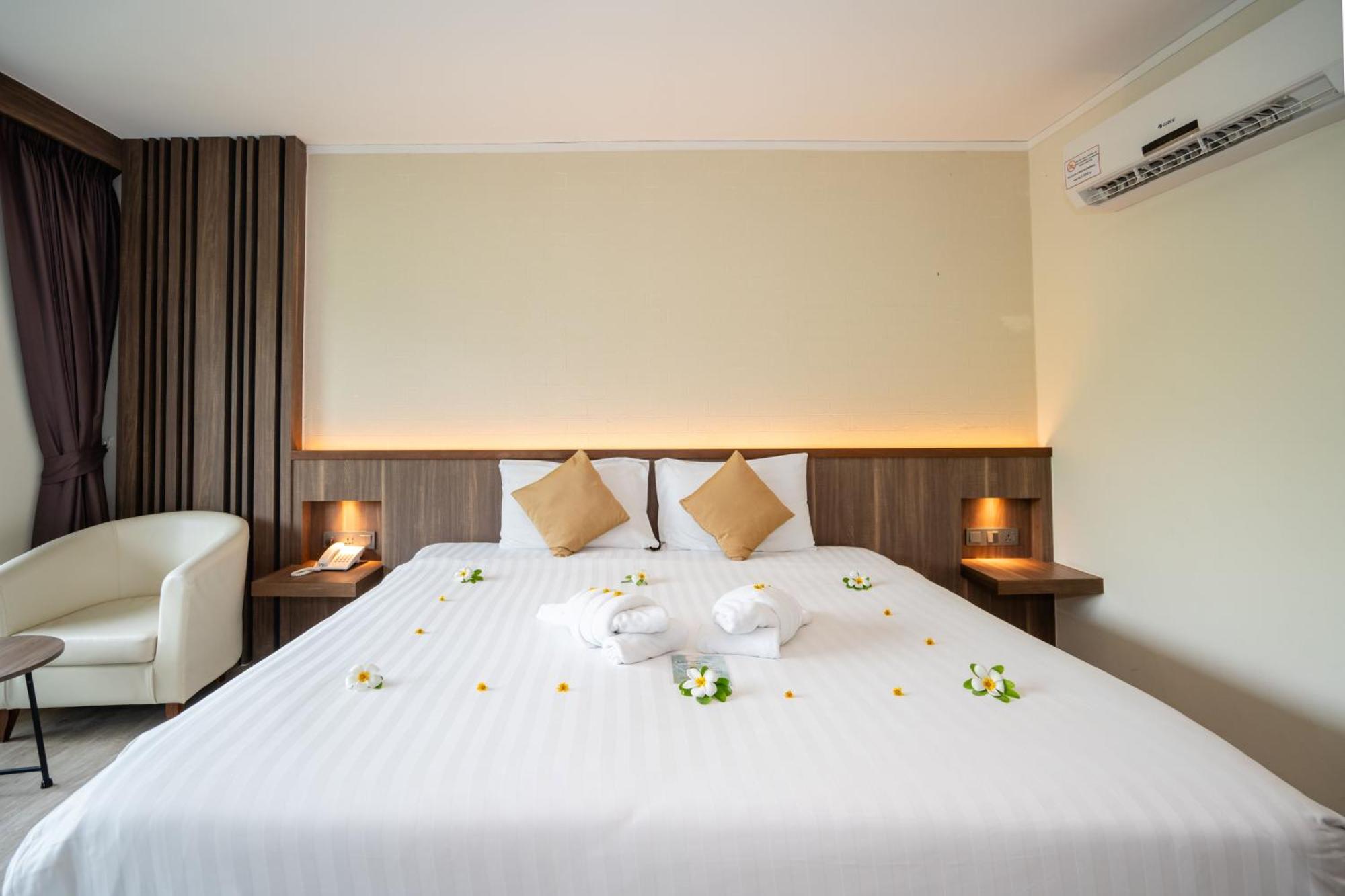 Le Resort&Villas Rawai Esterno foto Deluxe Room