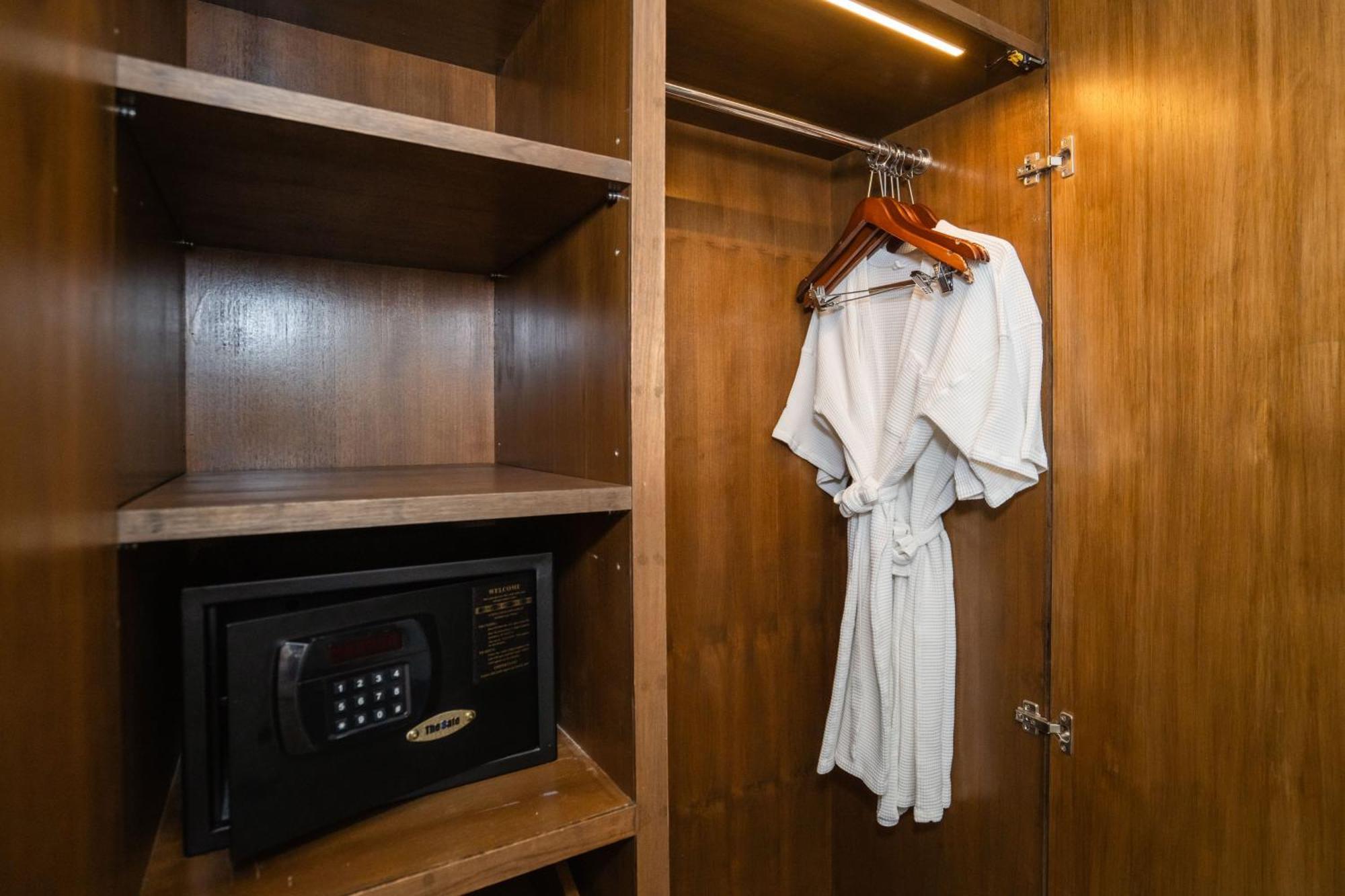 Le Resort&Villas Rawai Esterno foto A bathrobe hanging in a closet